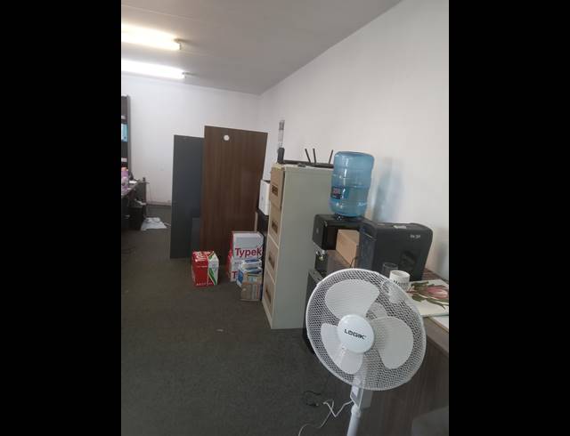 320M² OFFICE TO LET IN JET PARK